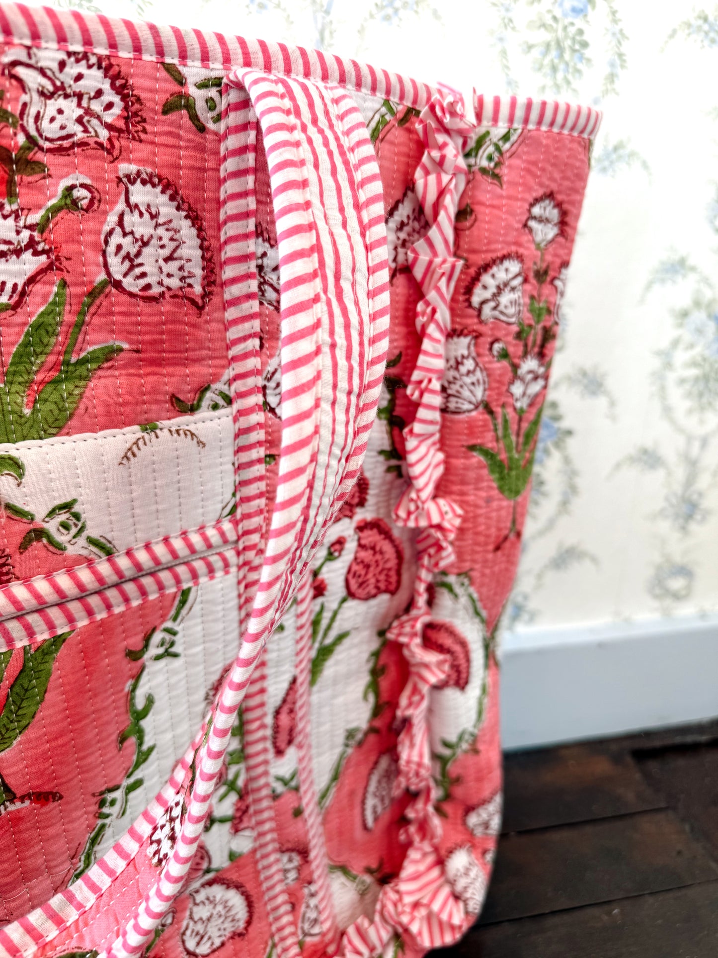 Graceful Botanica Large Quilted Zipper Tote